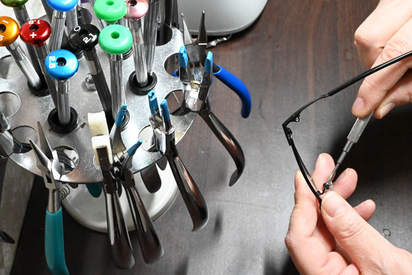 パーティを彩るご馳走や メガネ 断熱剤 183,172-2-W 兼用 加工 修理 補修 交換 調整 メンテナンス 眼鏡屋 